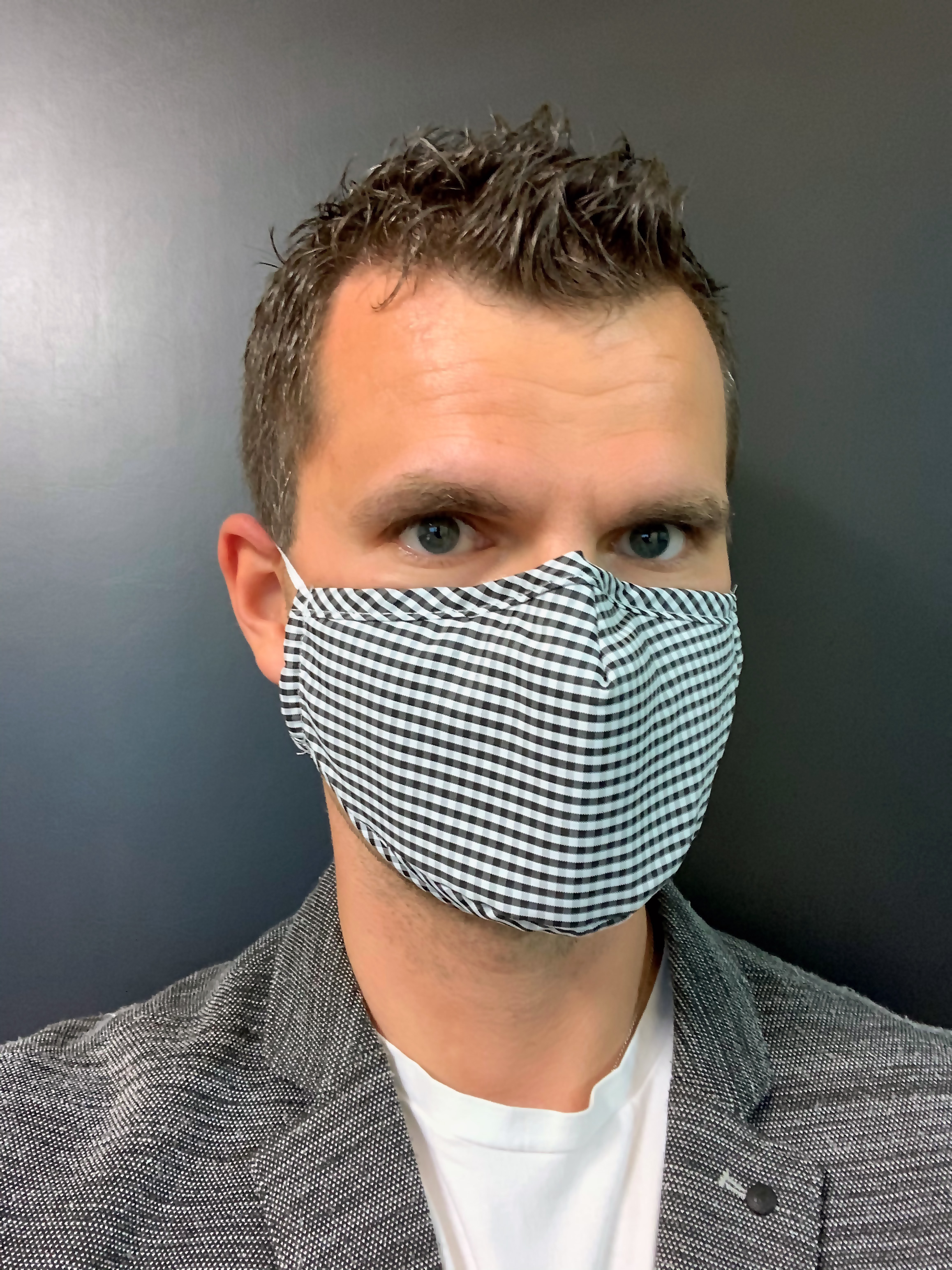 Exkluzívna maska na tvár s filtrom 2x PM2.5 - károvaná čierno-sivo-biela